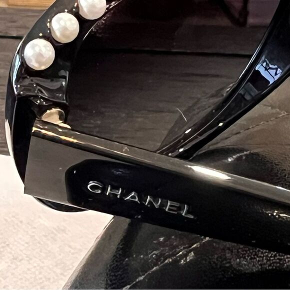 Chanel RARE RUNWAY Sunglasses with Pearl Accents - Picture 6 of 9